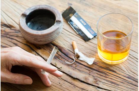 Tabac et alcool à l'origine de près 40 % des cancers dans le monde, selon une méta-étude parue dans le  Lancet 