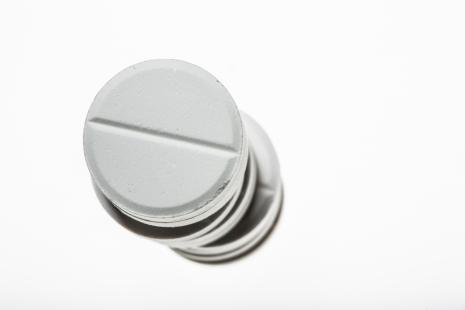 L'aspirine suffit pour contenir un risque thrombotique devenu très faible en Europe en orthopédie