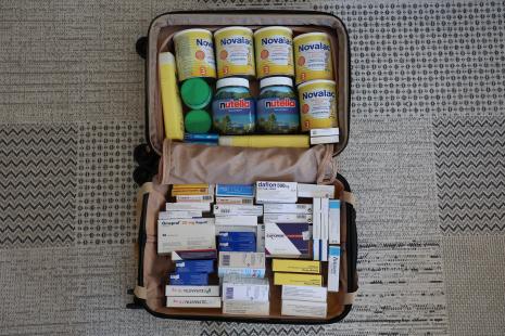 Valise remplie de médicaments d'un expatrié libanais qui revient de Nicosie (Chypre)