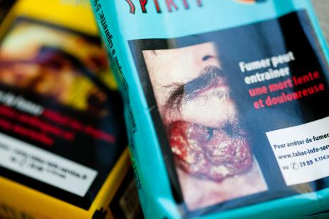 Les images violentes apposées sur les paquets de cigarettes cassent leur attractivité