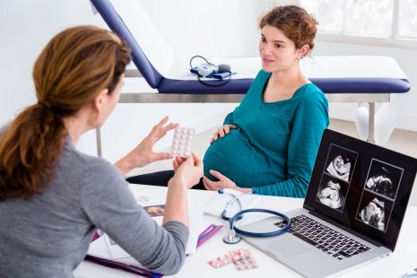 L’exposition aux corticoïdes de la femme enceinte est associé à un risque d’évolution défavorable de la grossesse