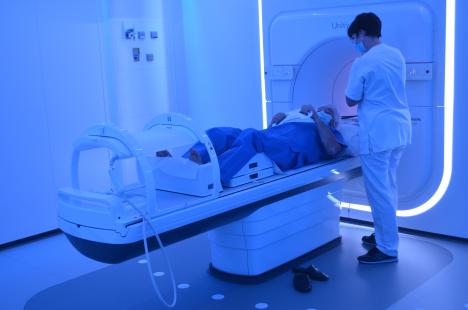 Radiothérapie combinée à l'IRM : un appareil innovant à Lyon | Le ...